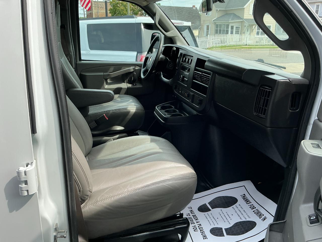 Chevrolet Express Passenger RWD 2500 135" LS 2023