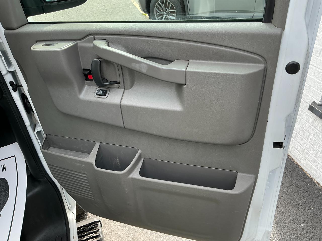 Chevrolet Express Passenger RWD 2500 135" LS 2023