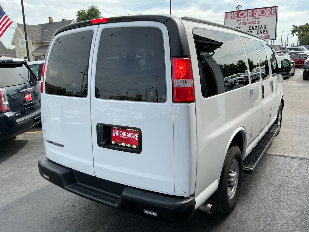 Chevrolet Express Passenger RWD 2500 135" LS 2023