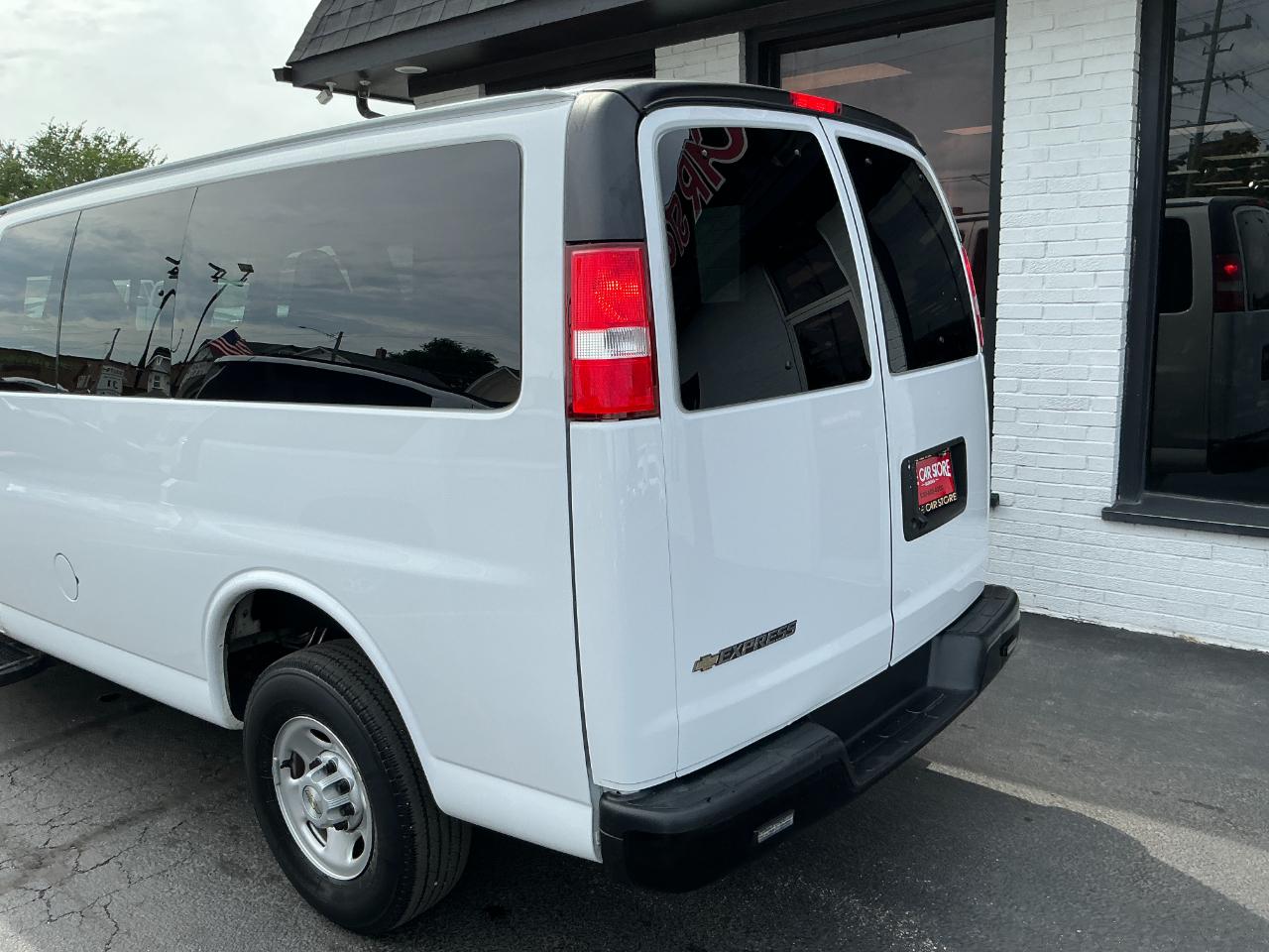 Chevrolet Express Passenger RWD 2500 135" LS 2023