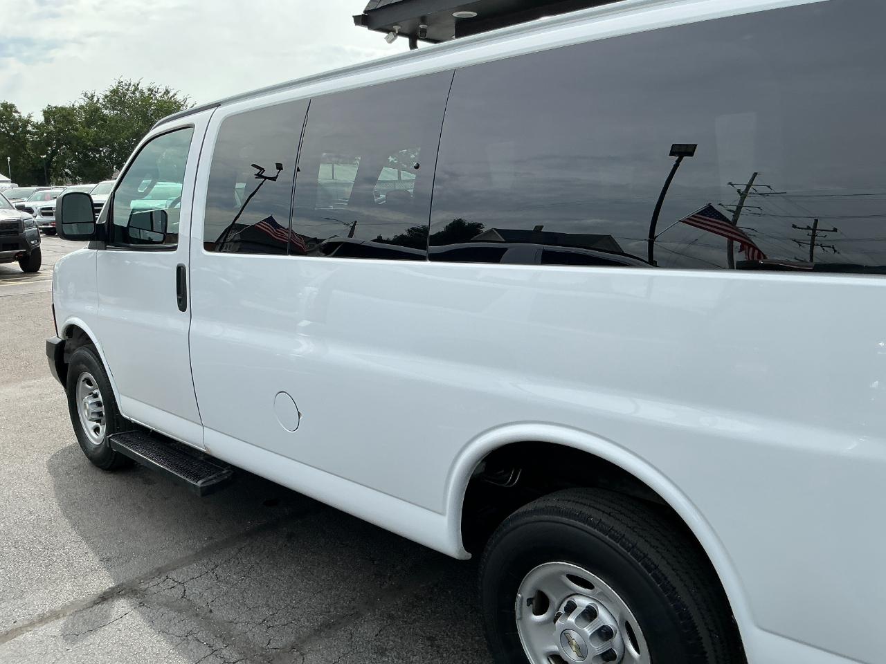 Chevrolet Express Passenger RWD 2500 135" LS 2023