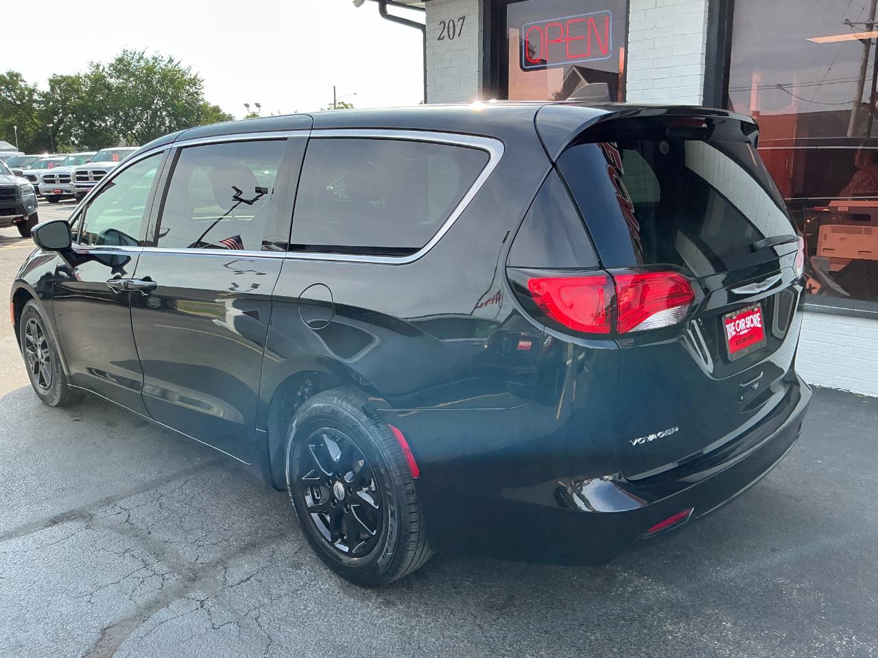 Chrysler Voyager LX FWD 2023