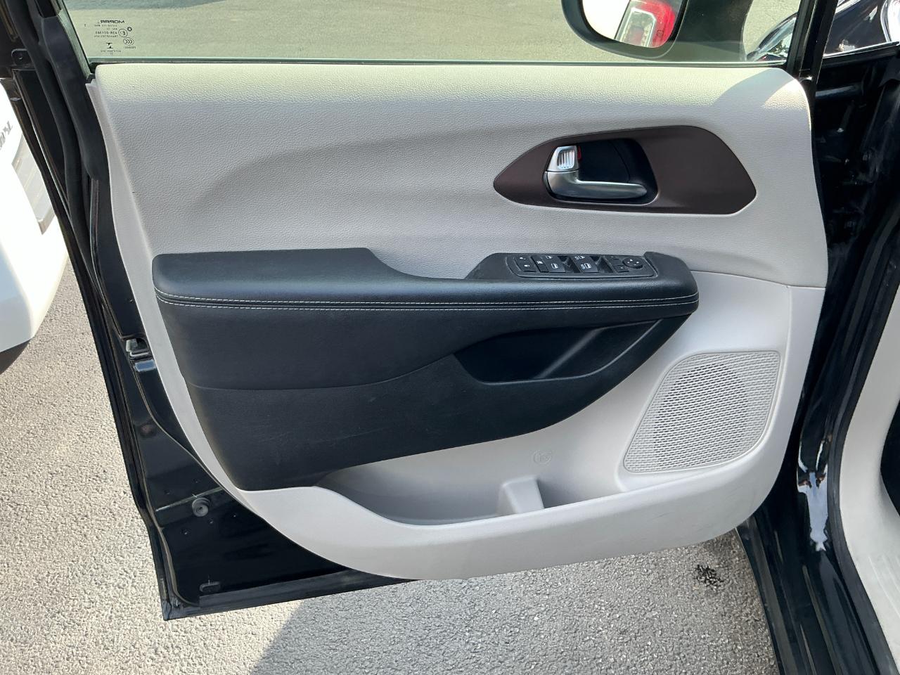 Chrysler Voyager LX FWD 2023