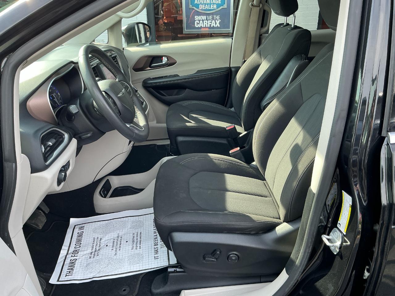 Chrysler Voyager LX FWD 2023