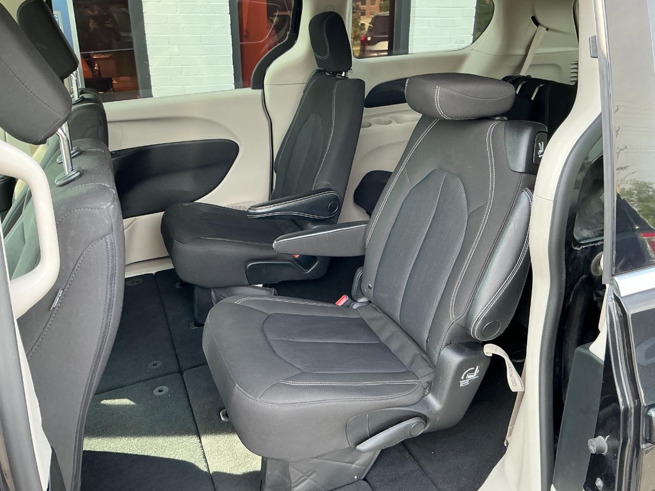 Chrysler Voyager LX FWD 2023