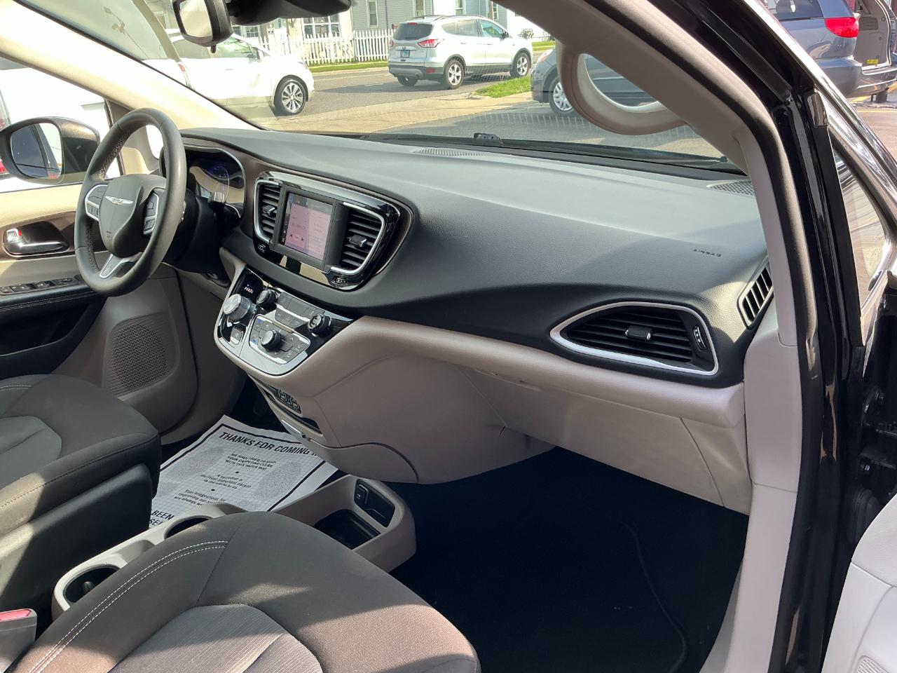Chrysler Voyager LX FWD 2023