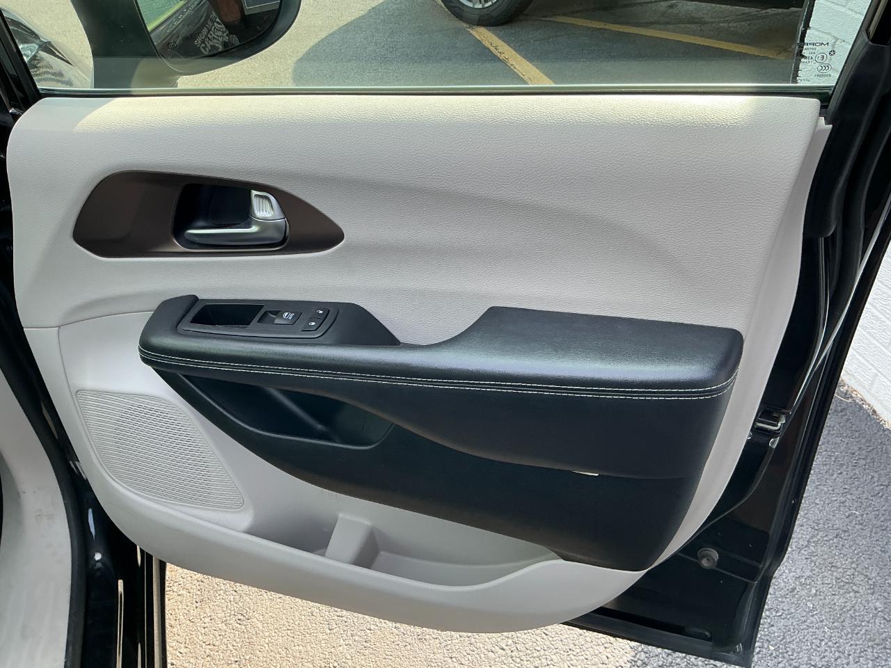 Chrysler Voyager LX FWD 2023