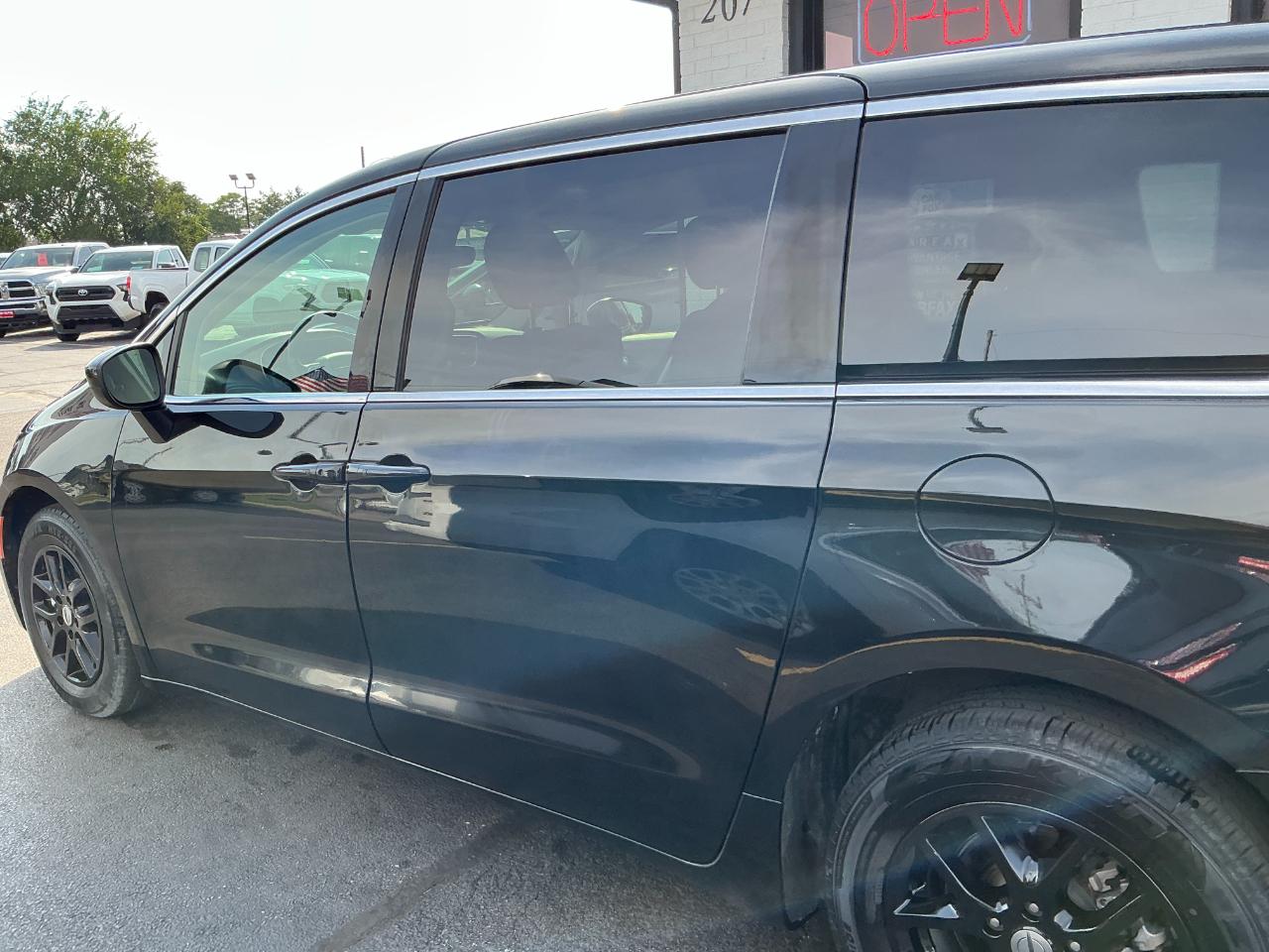 Chrysler Voyager LX FWD 2023