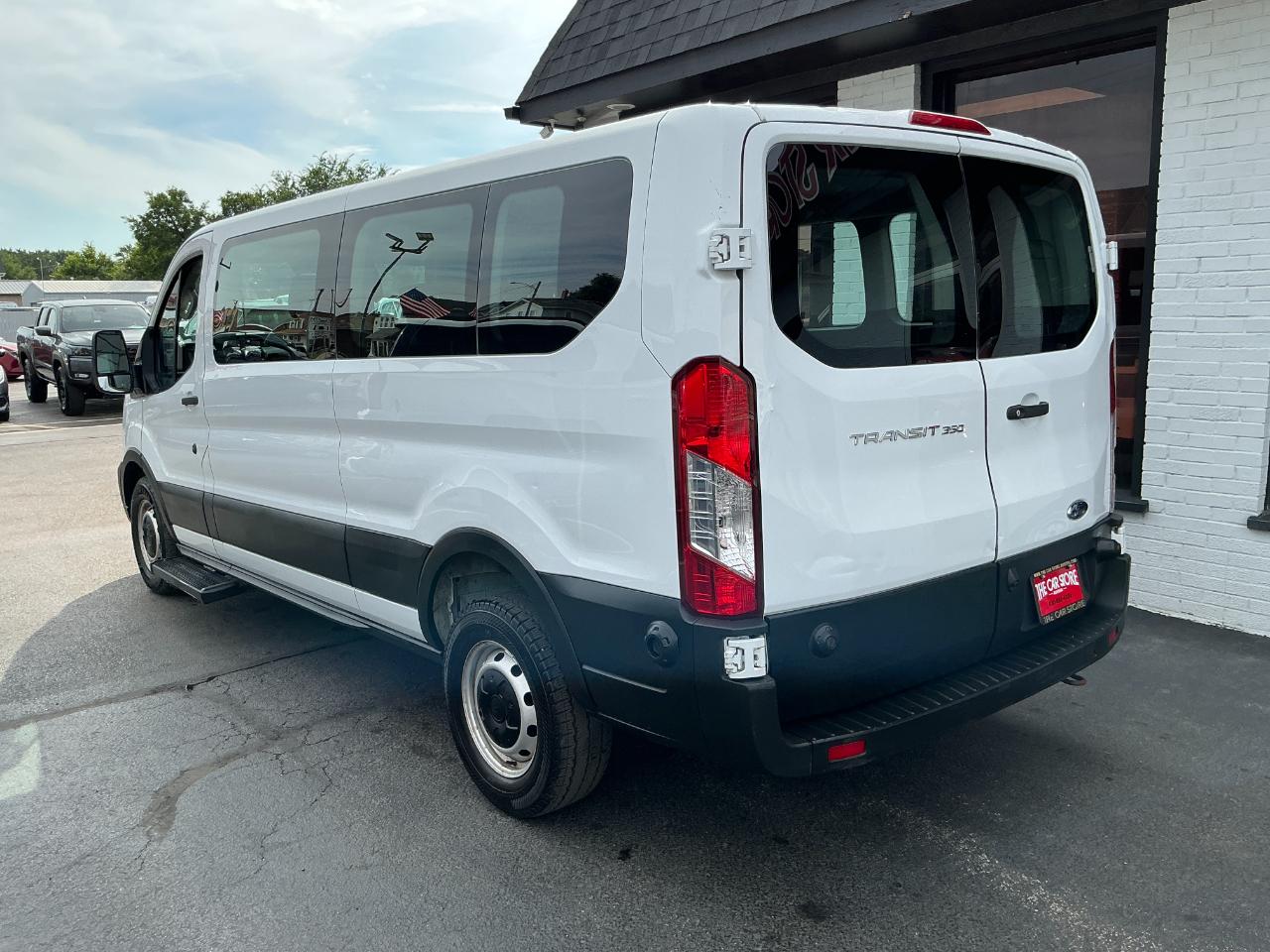 Ford Transit Passenger Wagon T-350 148" Low Roof XLT RWD 2020