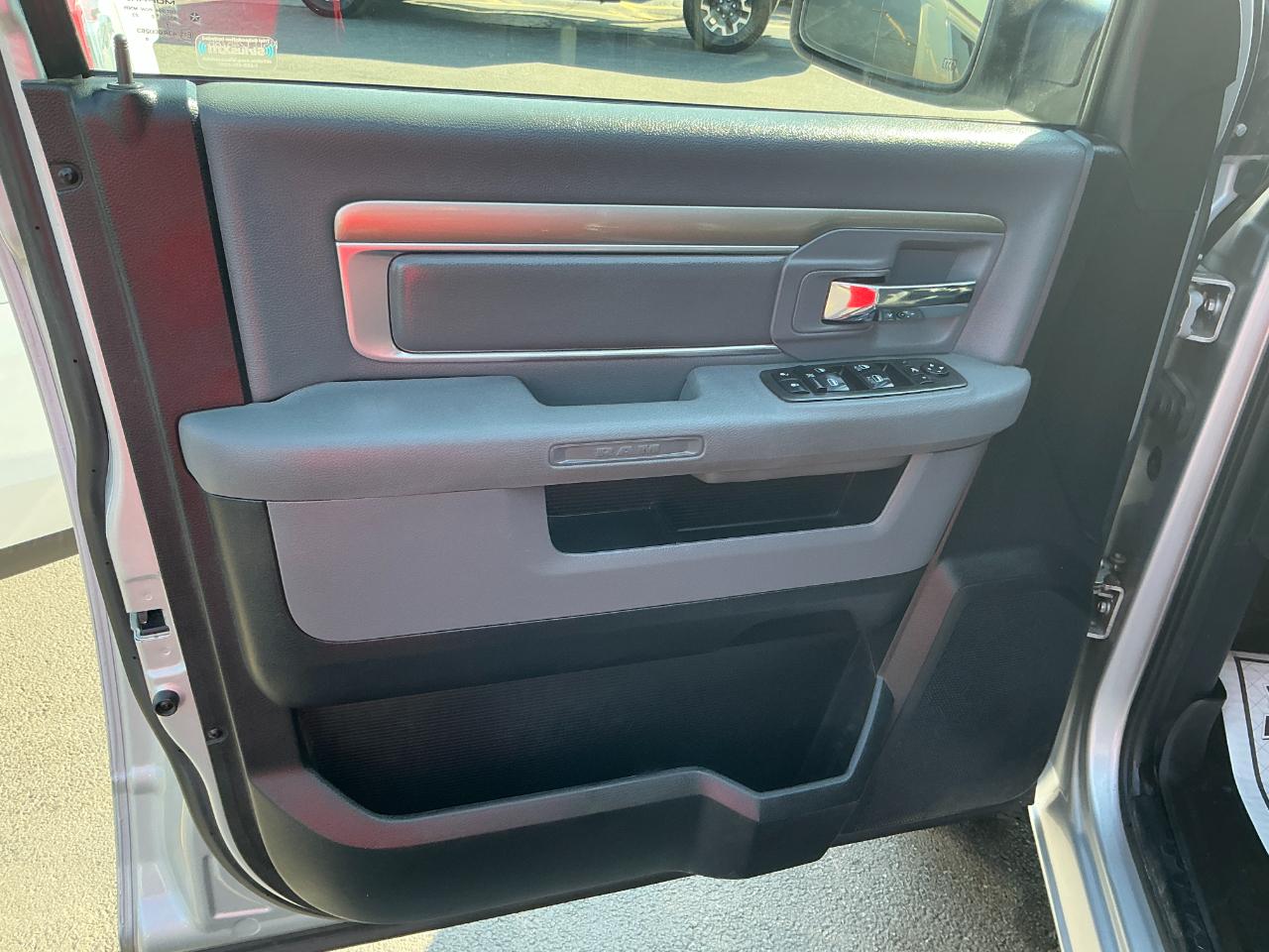RAM 1500 4WD Crew Cab 140.5" Big Horn 2013
