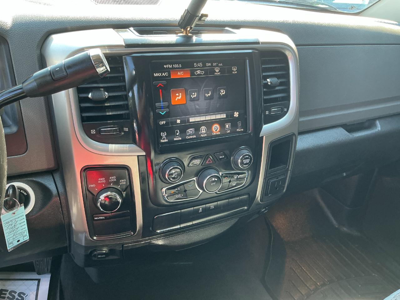RAM 1500 4WD Crew Cab 140.5" Big Horn 2013