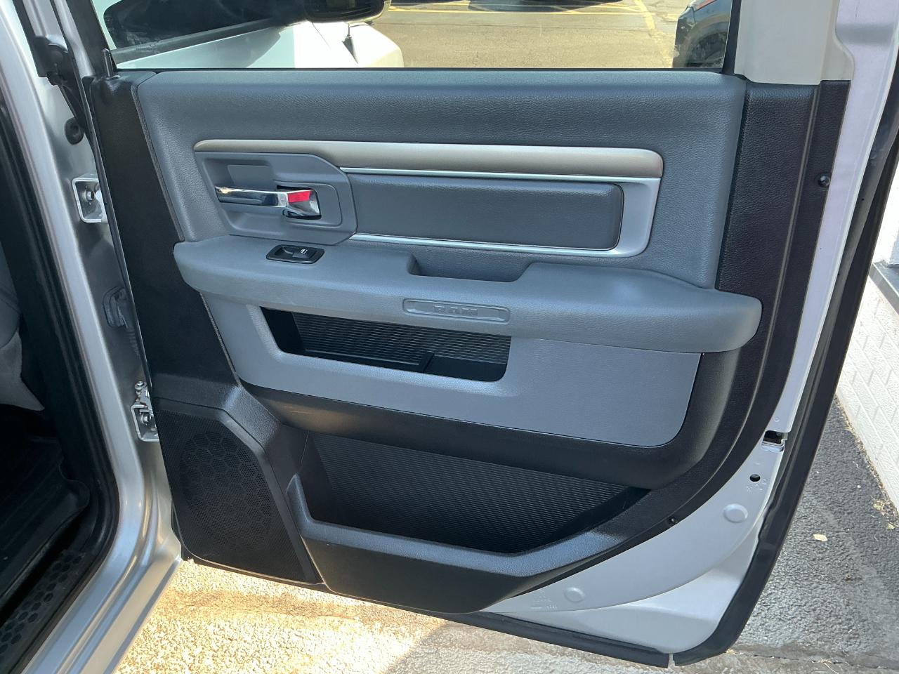 RAM 1500 4WD Crew Cab 140.5" Big Horn 2013