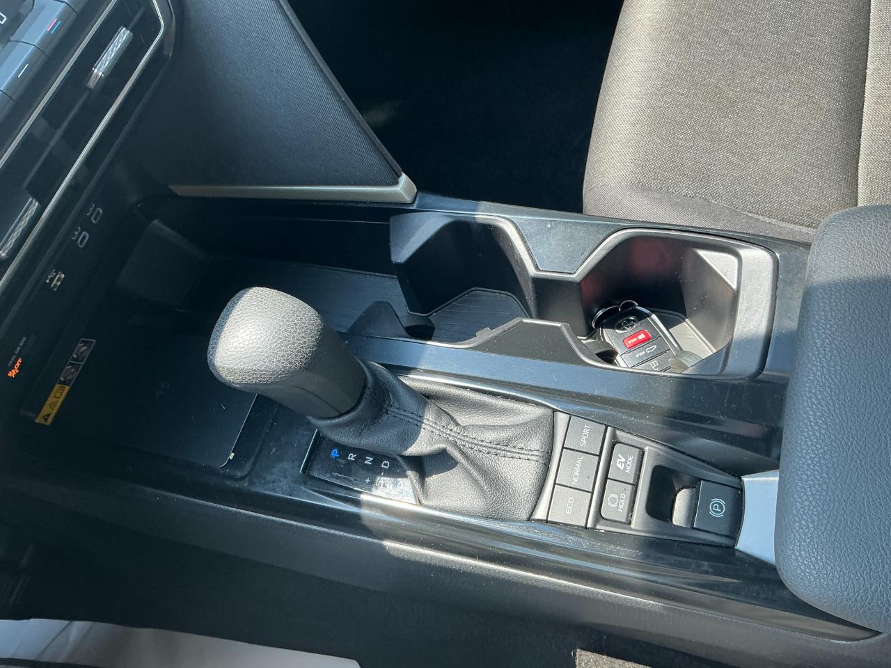 Toyota Camry LE (Natl) 2025