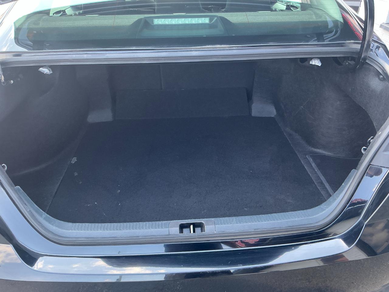 Toyota Camry LE (Natl) 2025