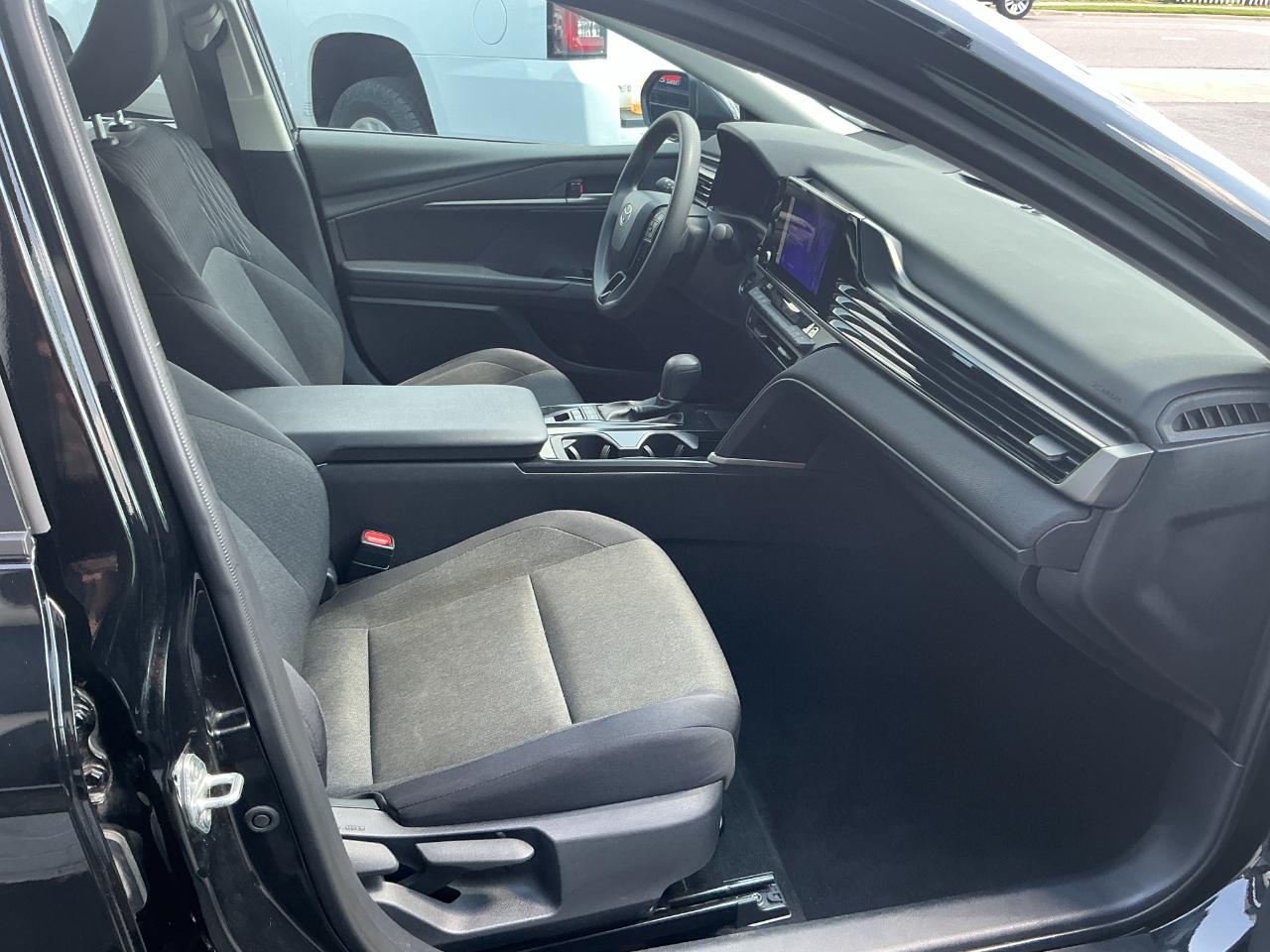 Toyota Camry LE (Natl) 2025