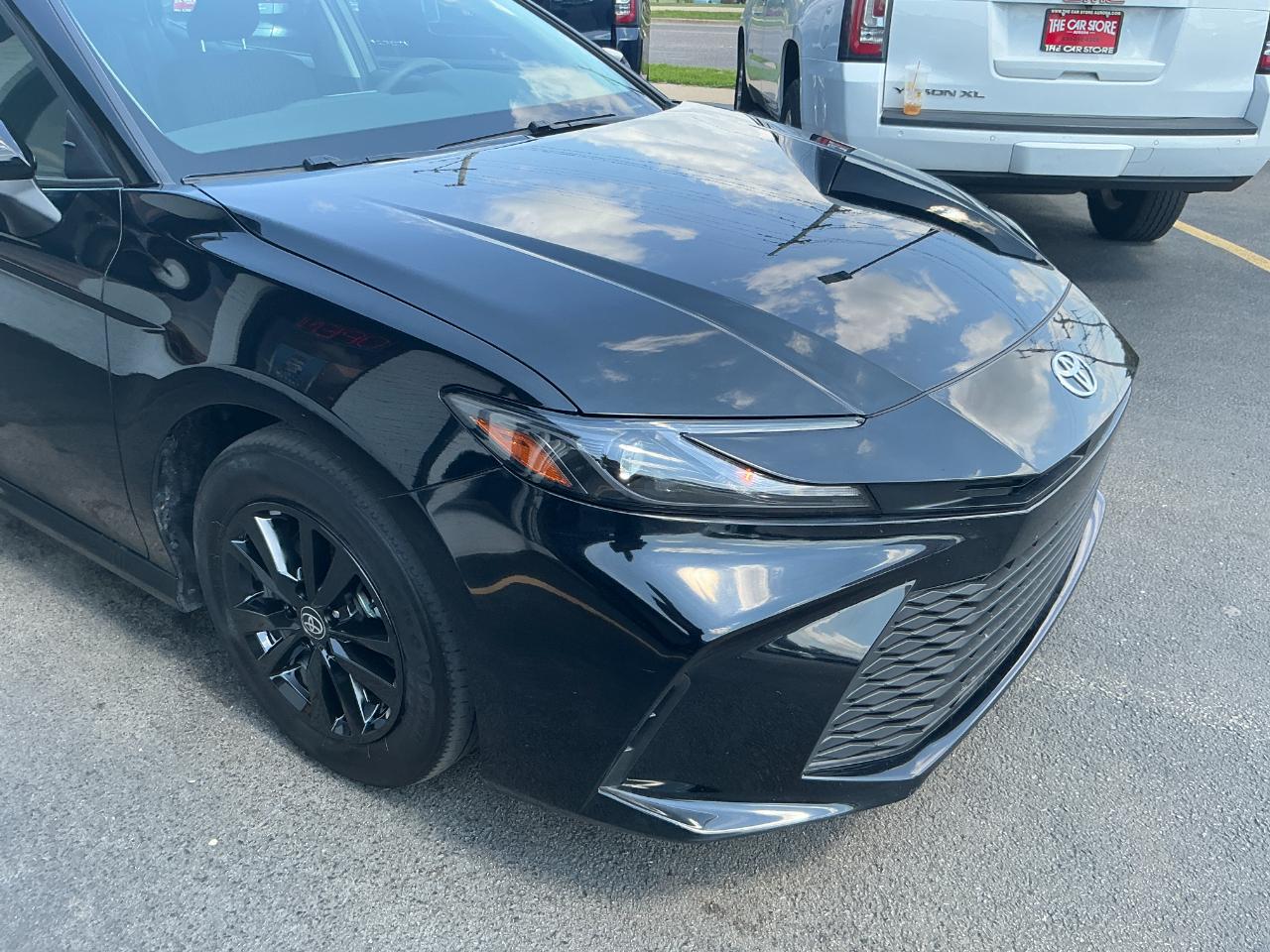 Toyota Camry LE (Natl) 2025