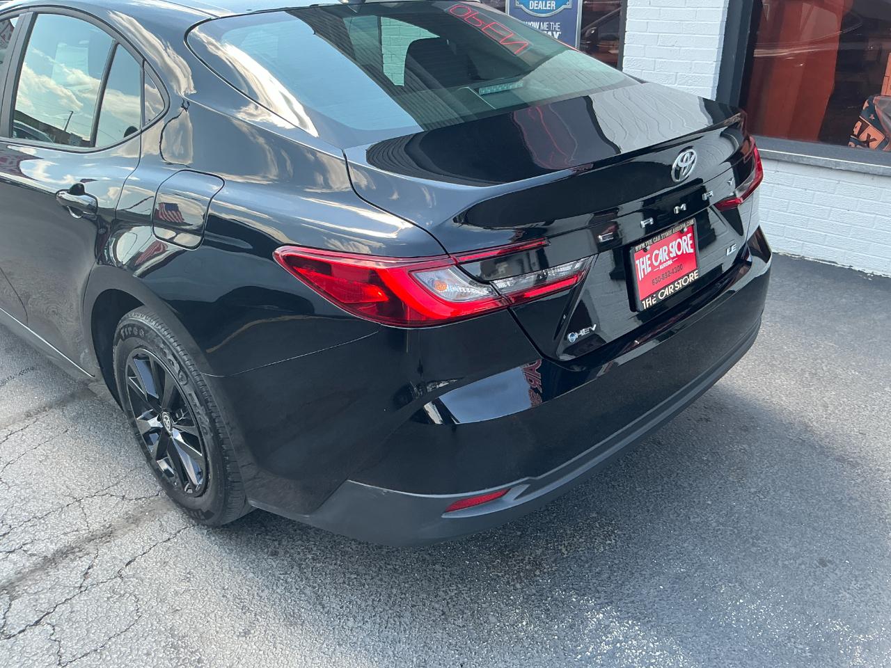 Toyota Camry LE (Natl) 2025