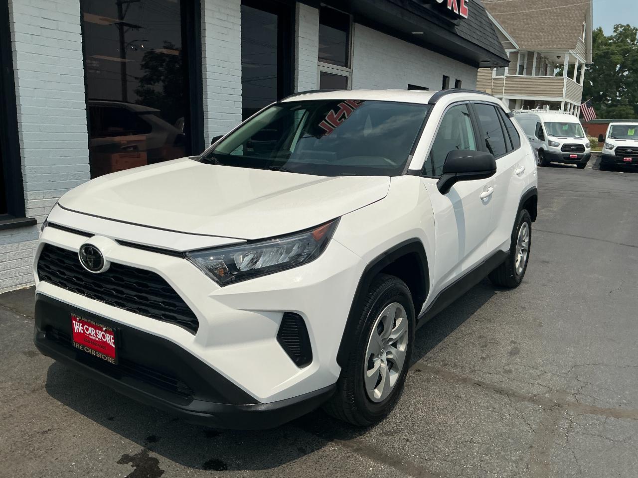 Toyota RAV4 LE AWD (Natl) 2021