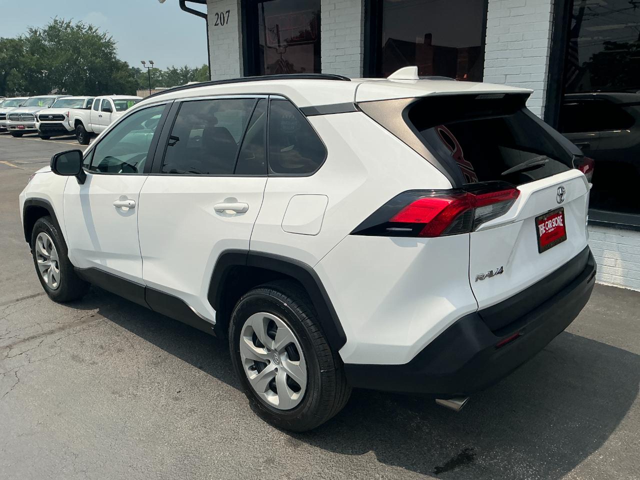 Toyota RAV4 LE AWD (Natl) 2021