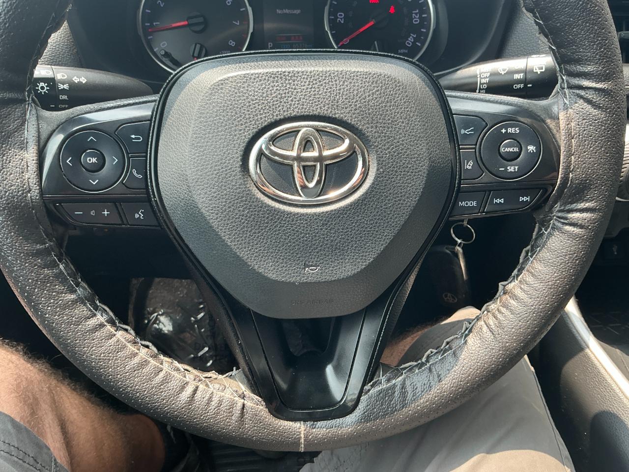Toyota RAV4 LE AWD (Natl) 2021