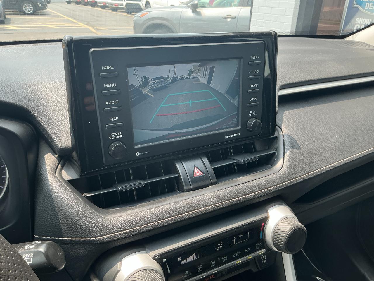 Toyota RAV4 LE AWD (Natl) 2021