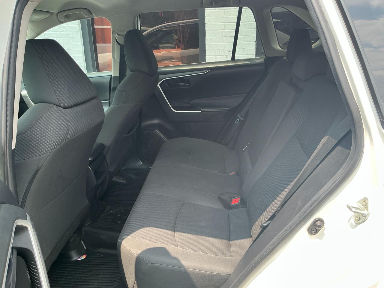 Toyota RAV4 LE AWD (Natl) 2021
