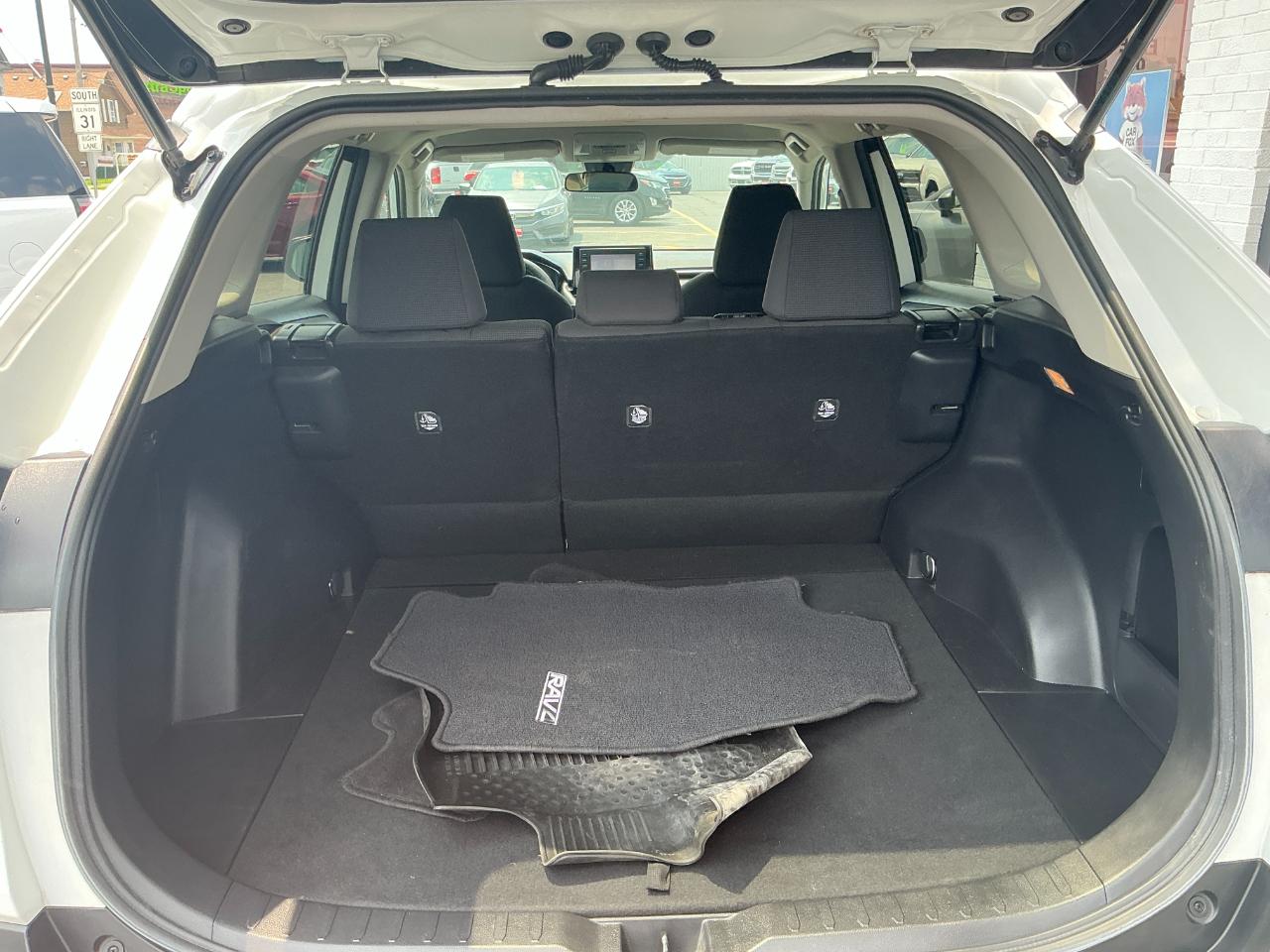Toyota RAV4 LE AWD (Natl) 2021