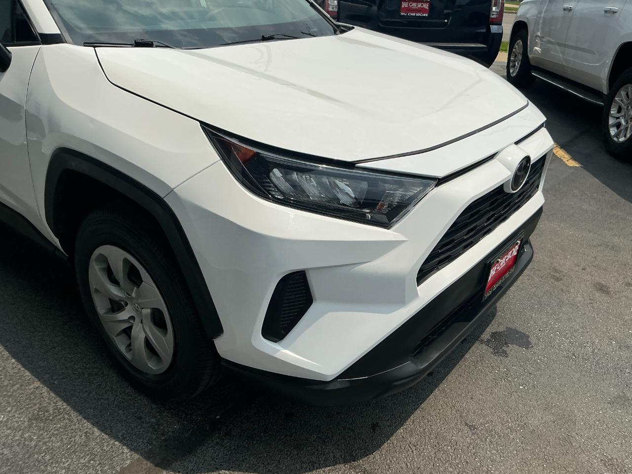 Toyota RAV4 LE AWD (Natl) 2021