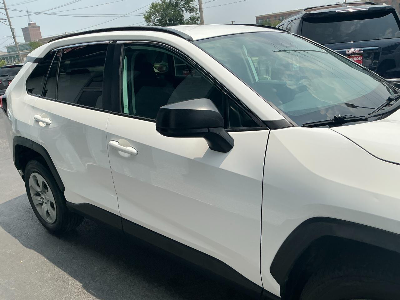 Toyota RAV4 LE AWD (Natl) 2021