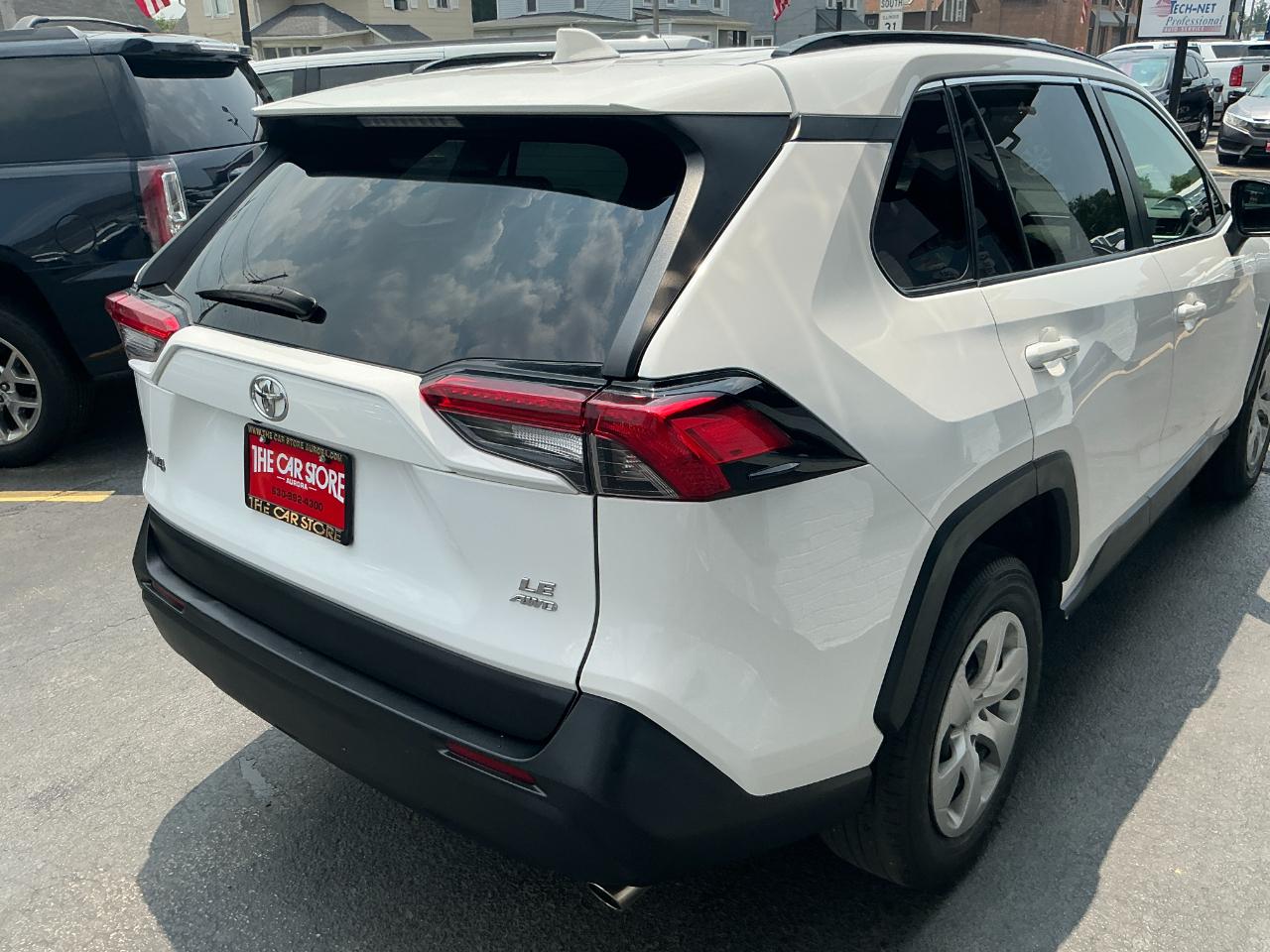 Toyota RAV4 LE AWD (Natl) 2021