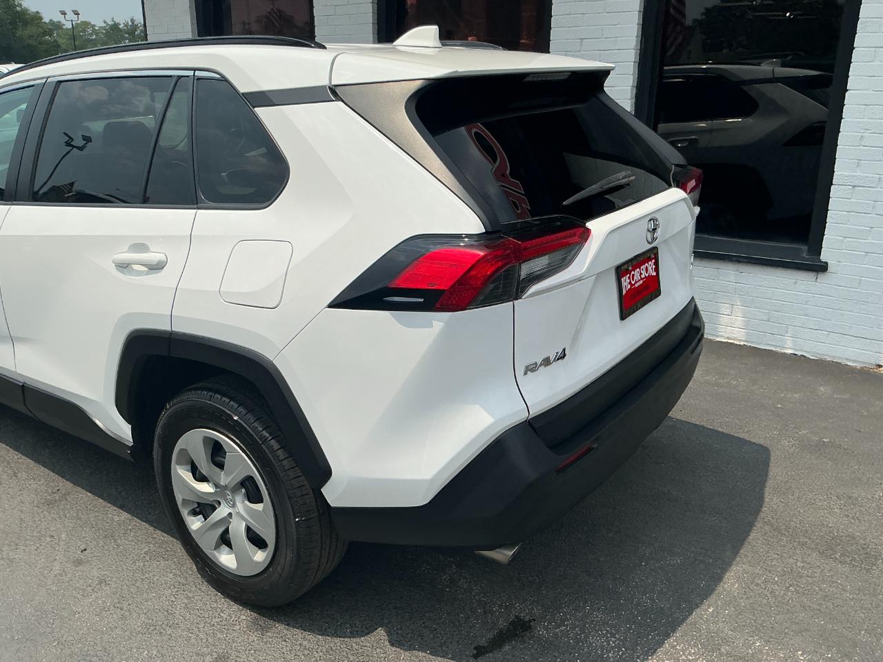 Toyota RAV4 LE AWD (Natl) 2021