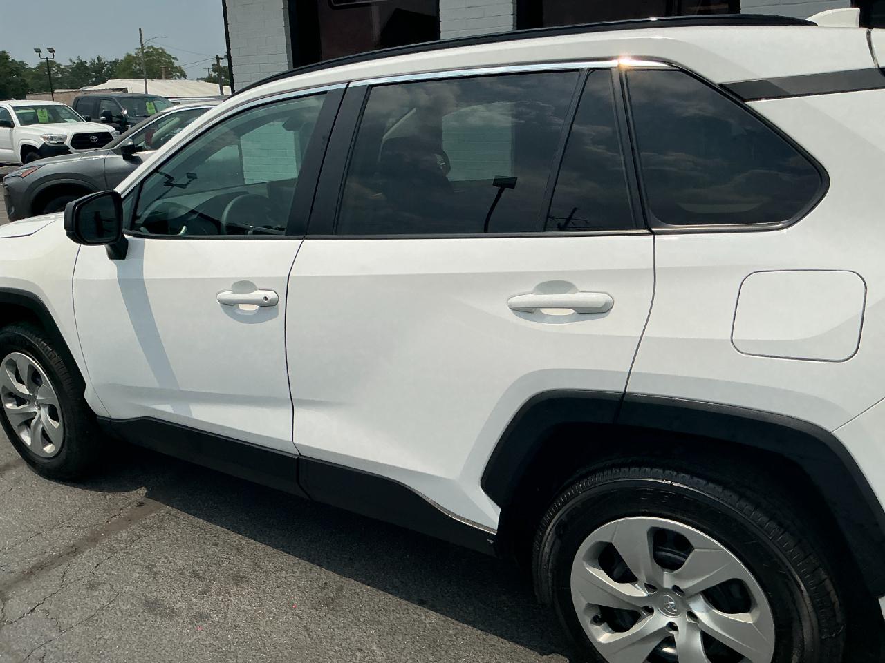 Toyota RAV4 LE AWD (Natl) 2021