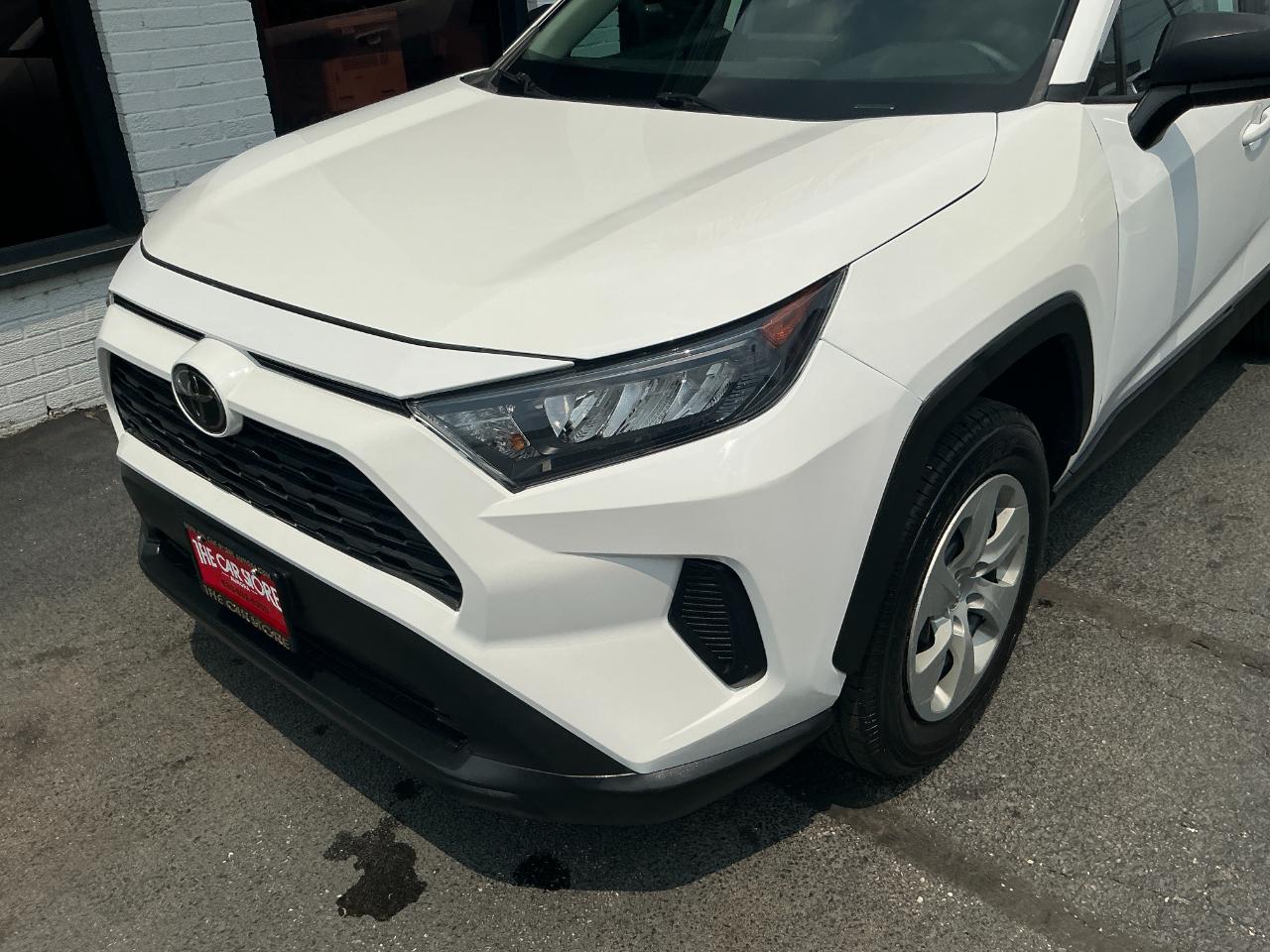 Toyota RAV4 LE AWD (Natl) 2021