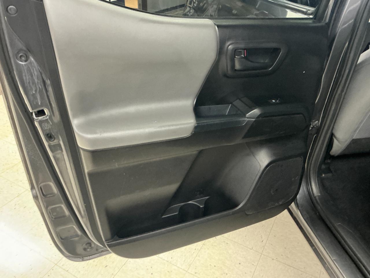 Toyota Tacoma 2WD SR Double Cab 5' Bed I4 AT (Natl) 2021