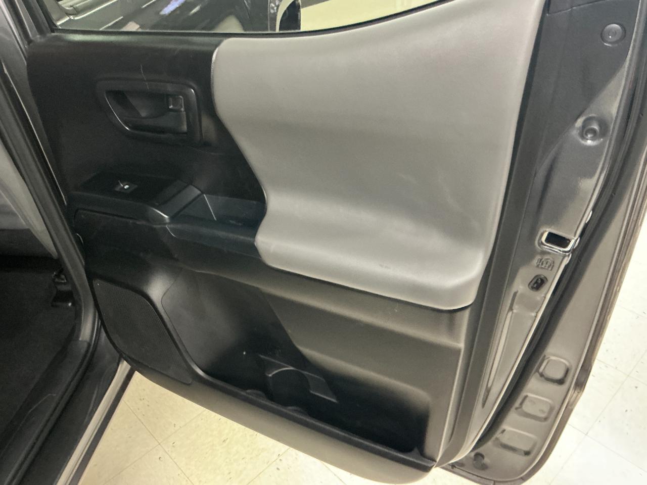 Toyota Tacoma 2WD SR Double Cab 5' Bed I4 AT (Natl) 2021