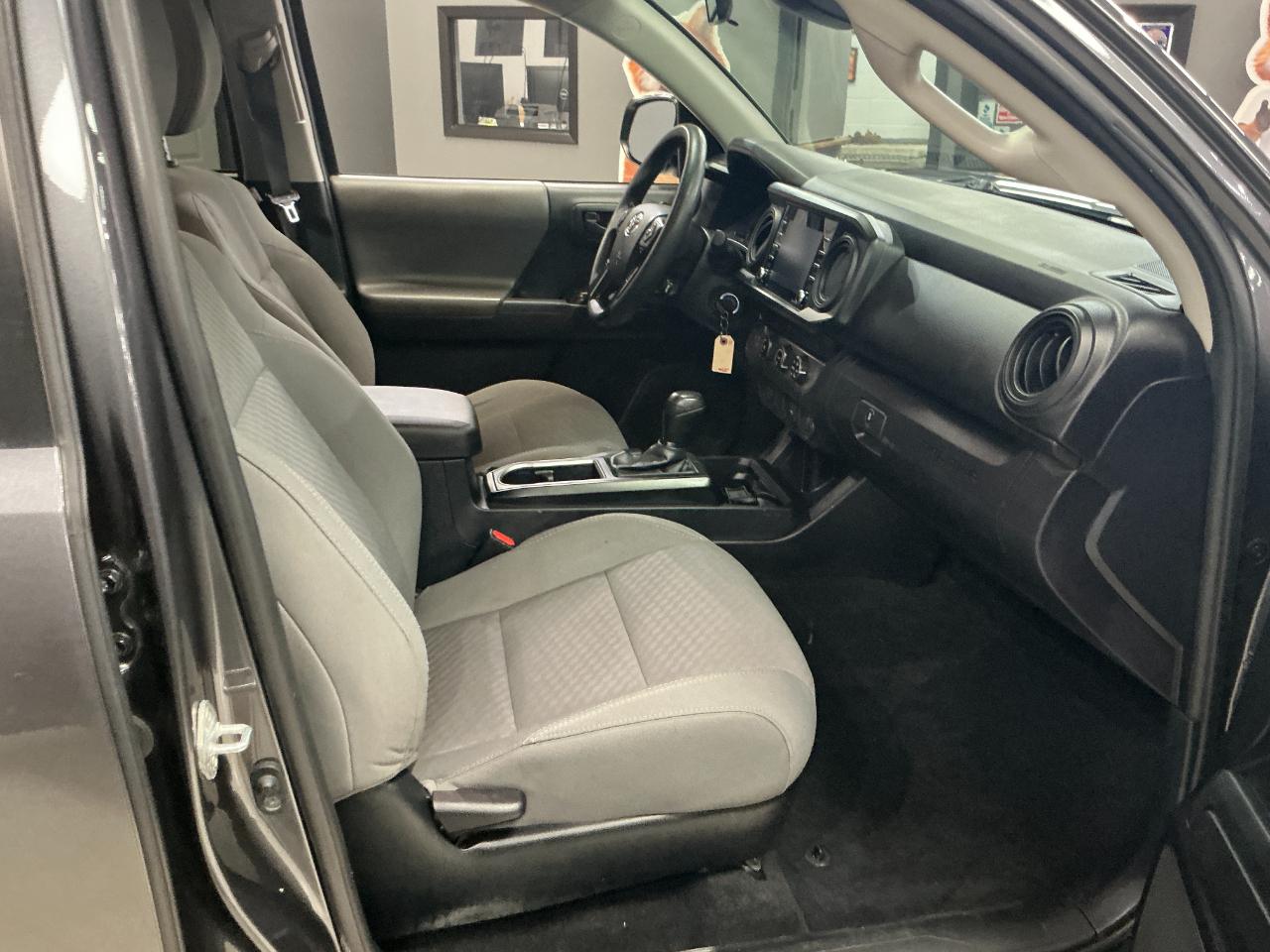 Toyota Tacoma 2WD SR Double Cab 5' Bed I4 AT (Natl) 2021