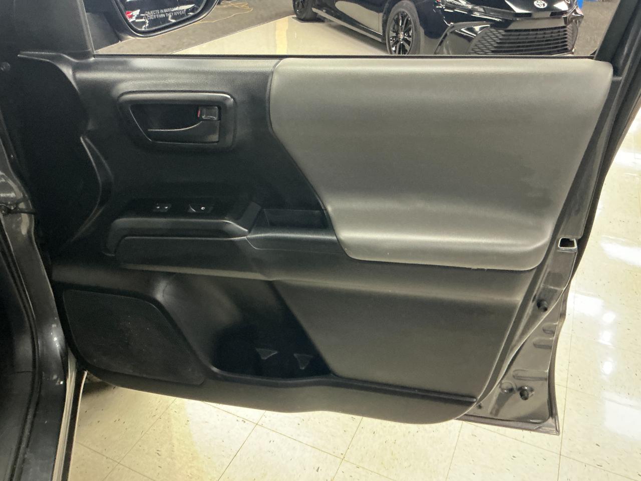 Toyota Tacoma 2WD SR Double Cab 5' Bed I4 AT (Natl) 2021
