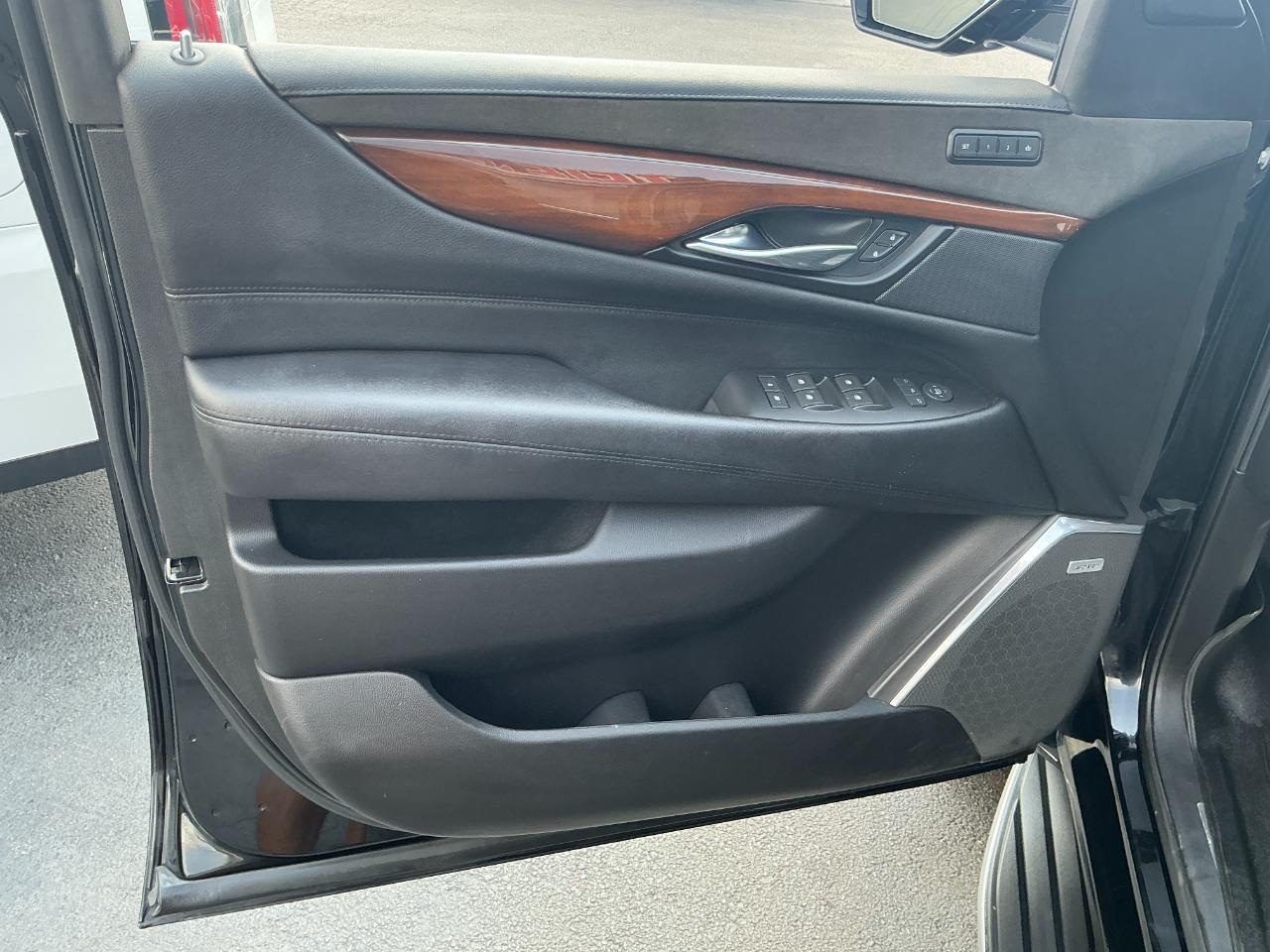 Cadillac Escalade 2WD 4dr Luxury 2019