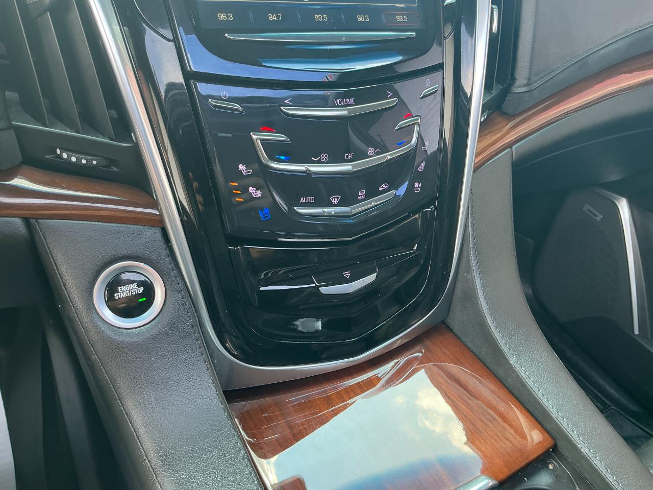 Cadillac Escalade 2WD 4dr Luxury 2019
