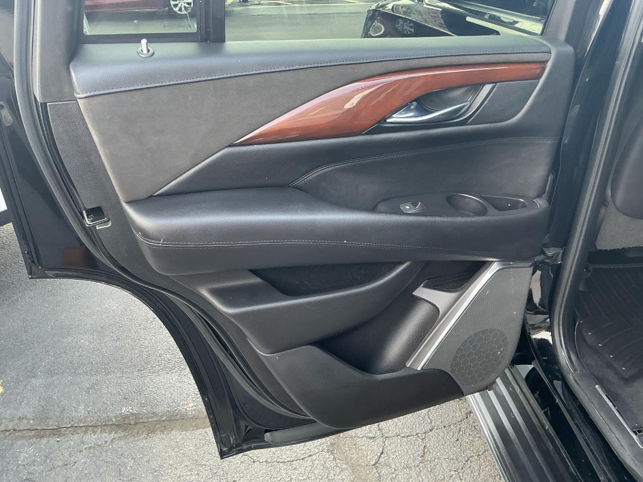 Cadillac Escalade 2WD 4dr Luxury 2019