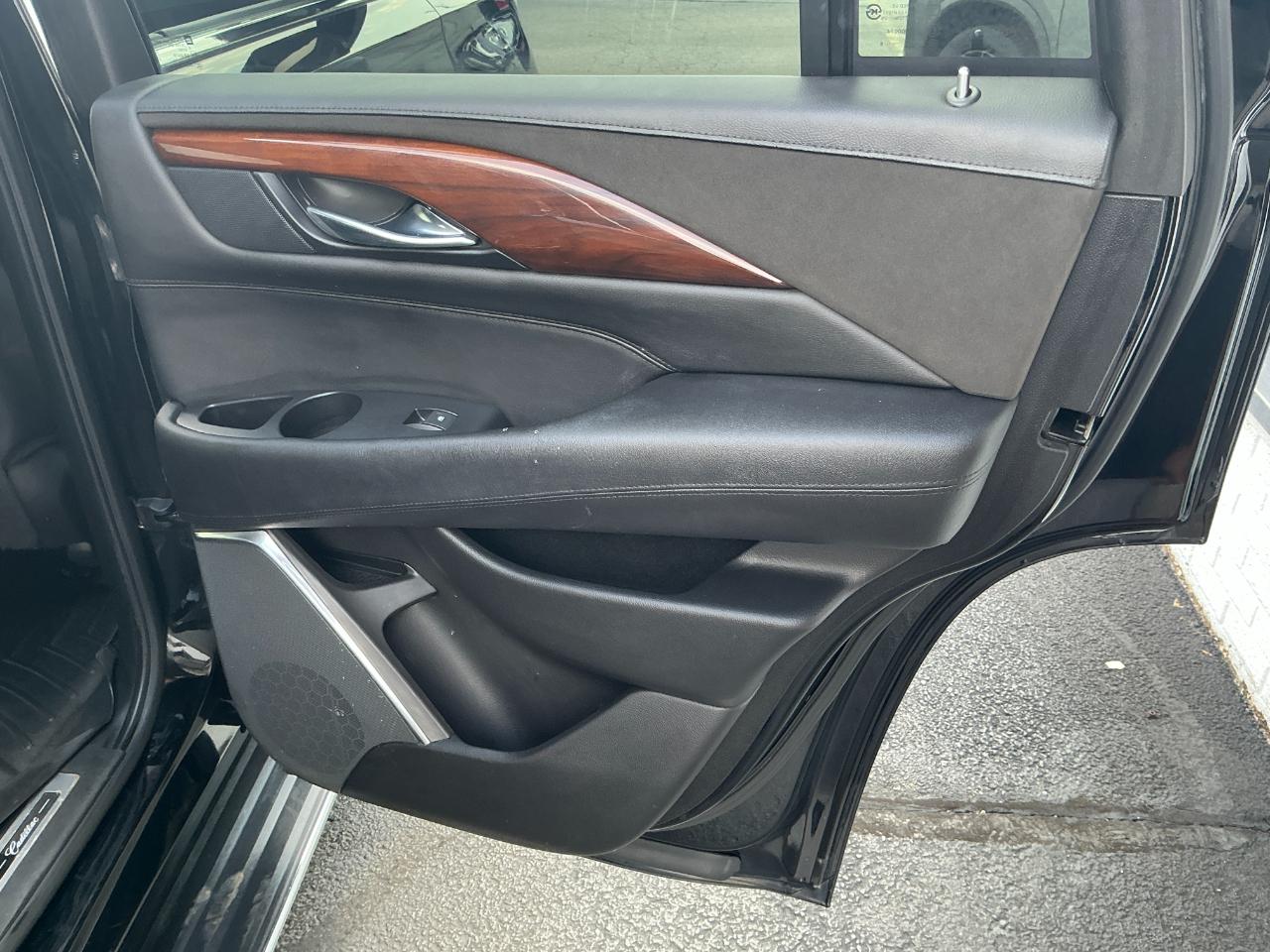 Cadillac Escalade 2WD 4dr Luxury 2019