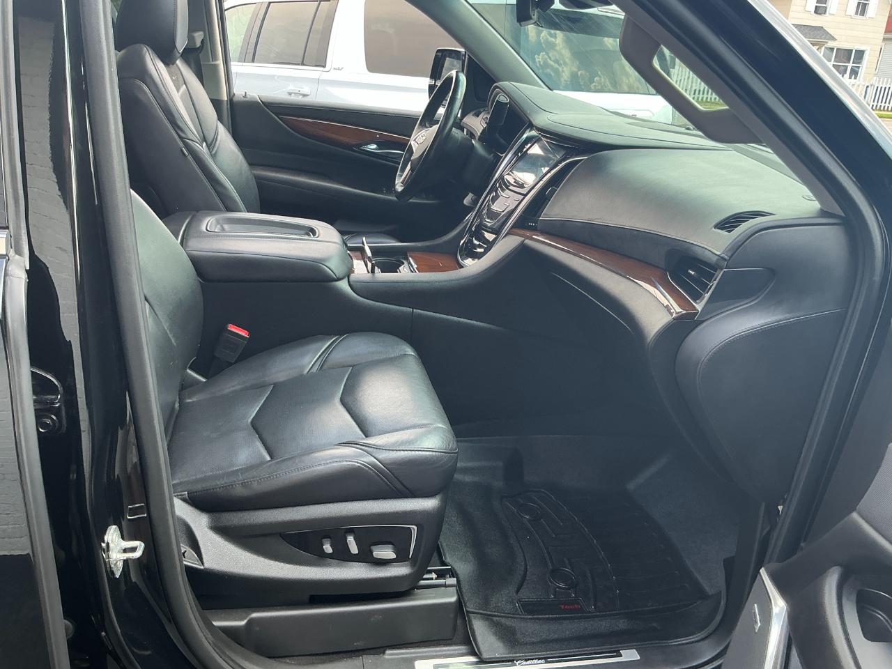 Cadillac Escalade 2WD 4dr Luxury 2019