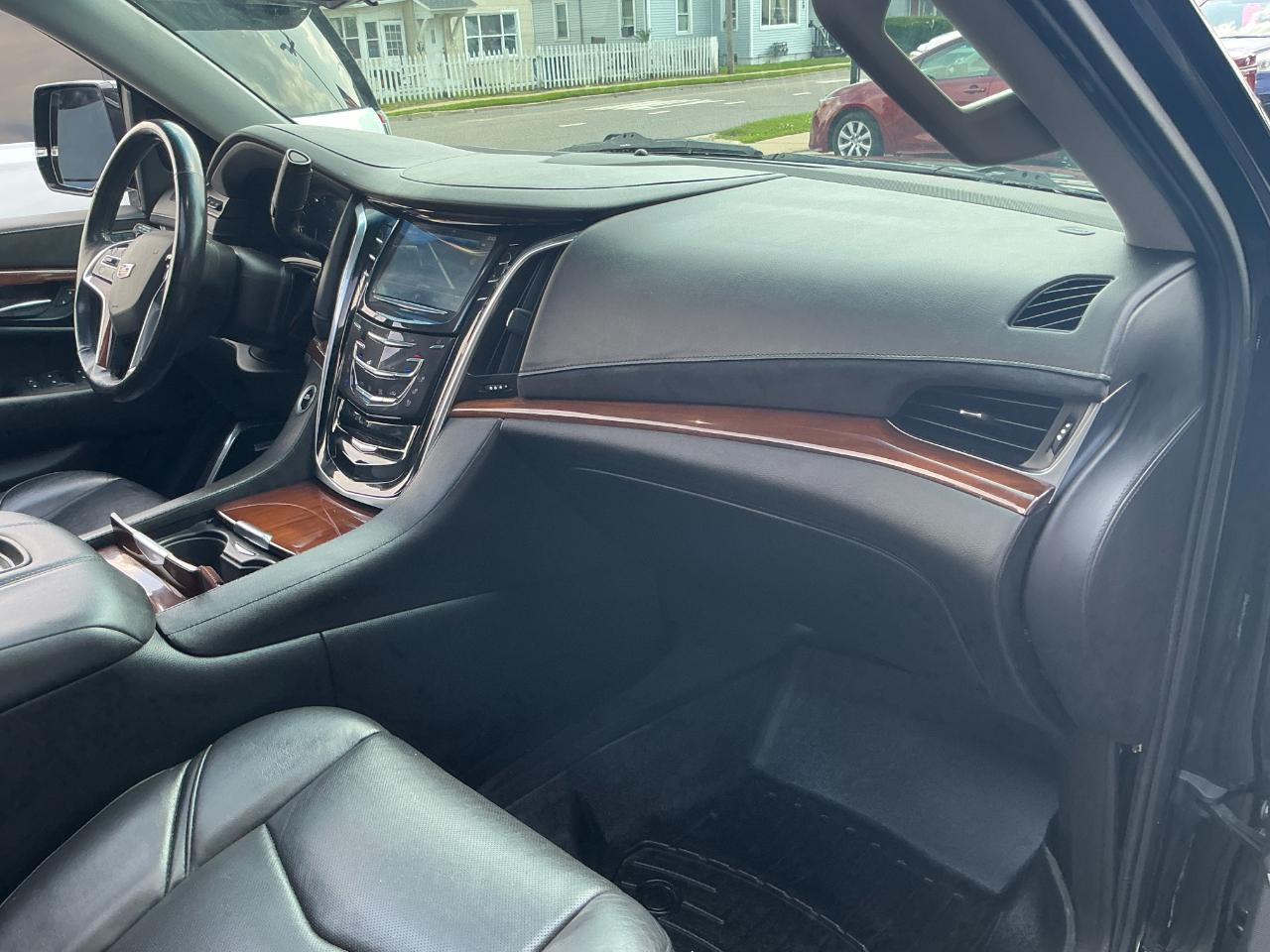 Cadillac Escalade 2WD 4dr Luxury 2019