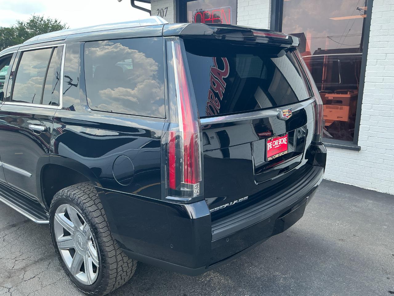 Cadillac Escalade 2WD 4dr Luxury 2019