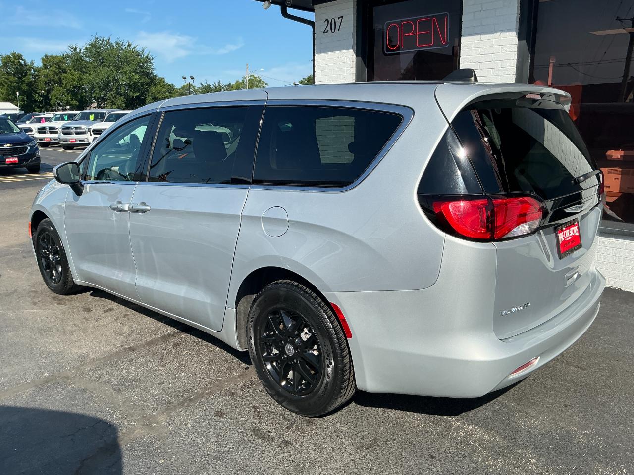 Chrysler Voyager LX FWD 2023