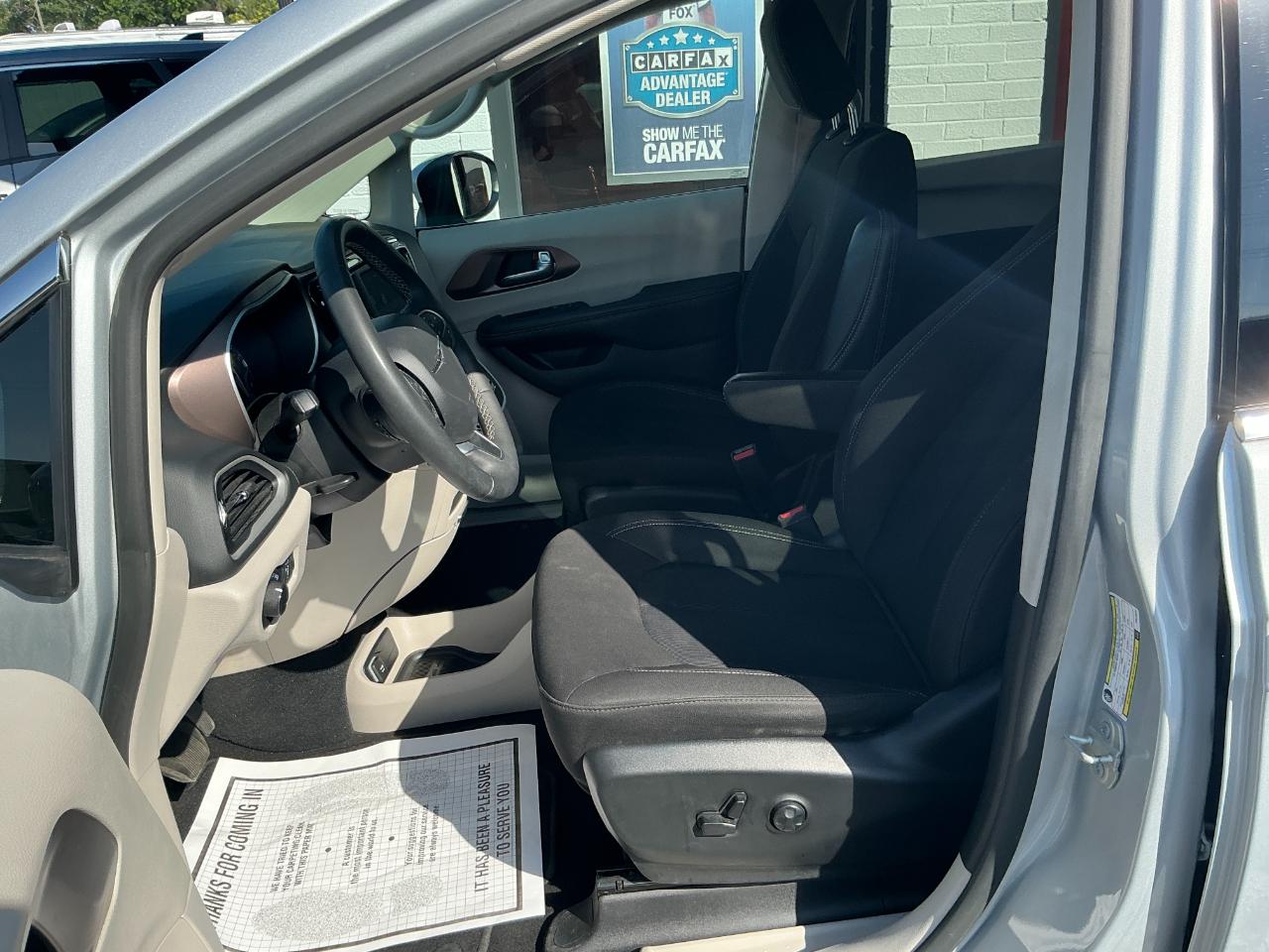 Chrysler Voyager LX FWD 2023
