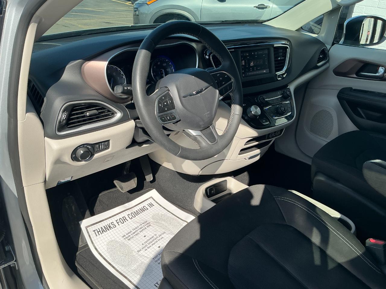 Chrysler Voyager LX FWD 2023