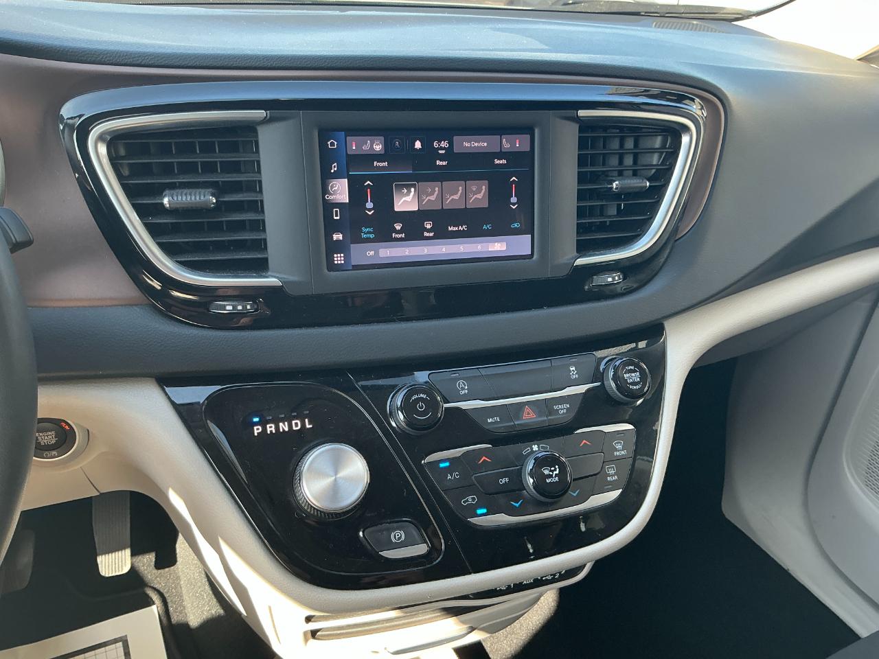 Chrysler Voyager LX FWD 2023