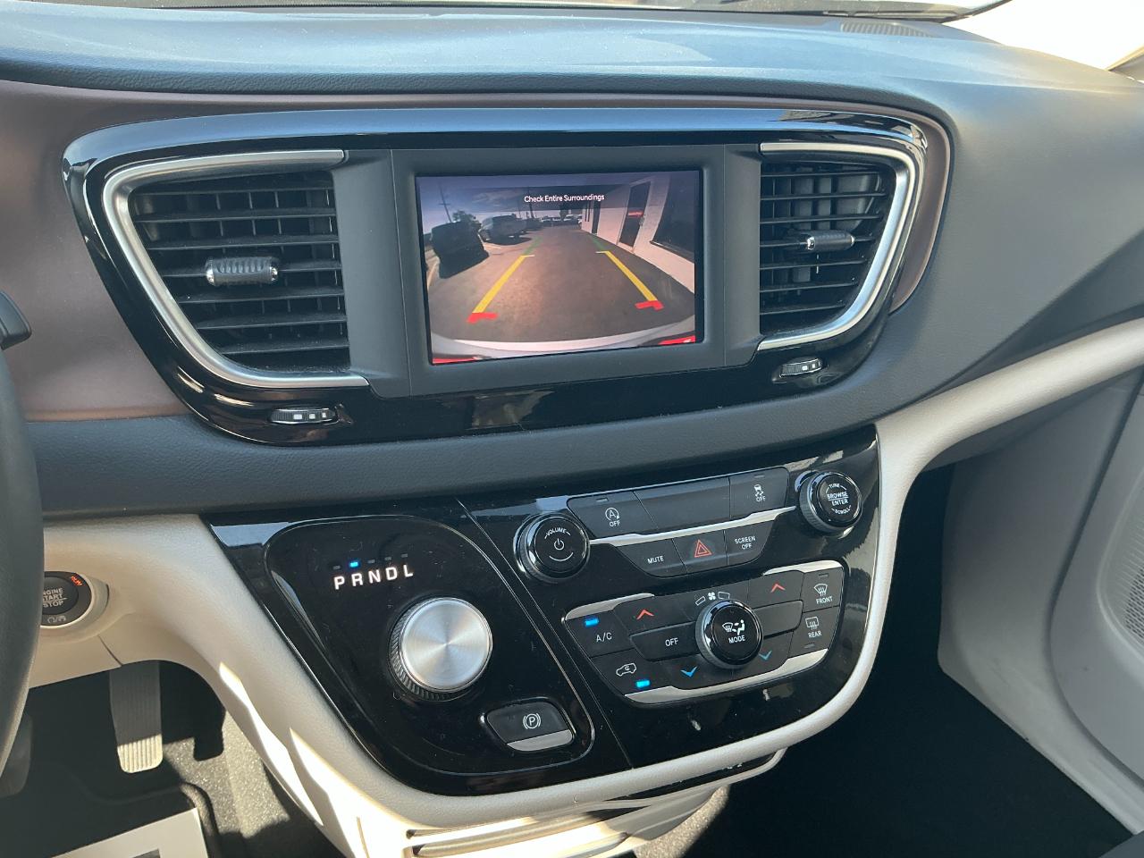 Chrysler Voyager LX FWD 2023