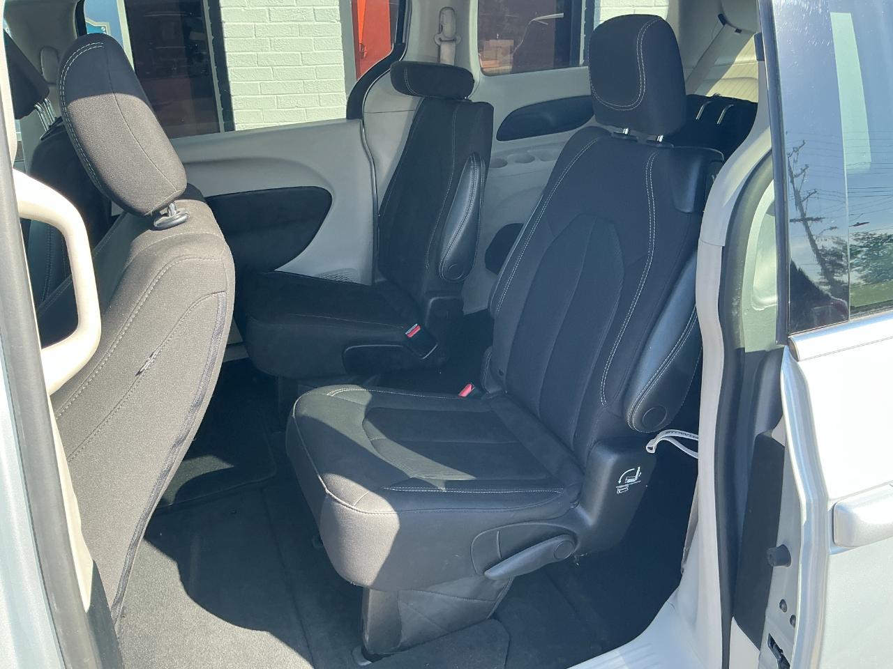 Chrysler Voyager LX FWD 2023